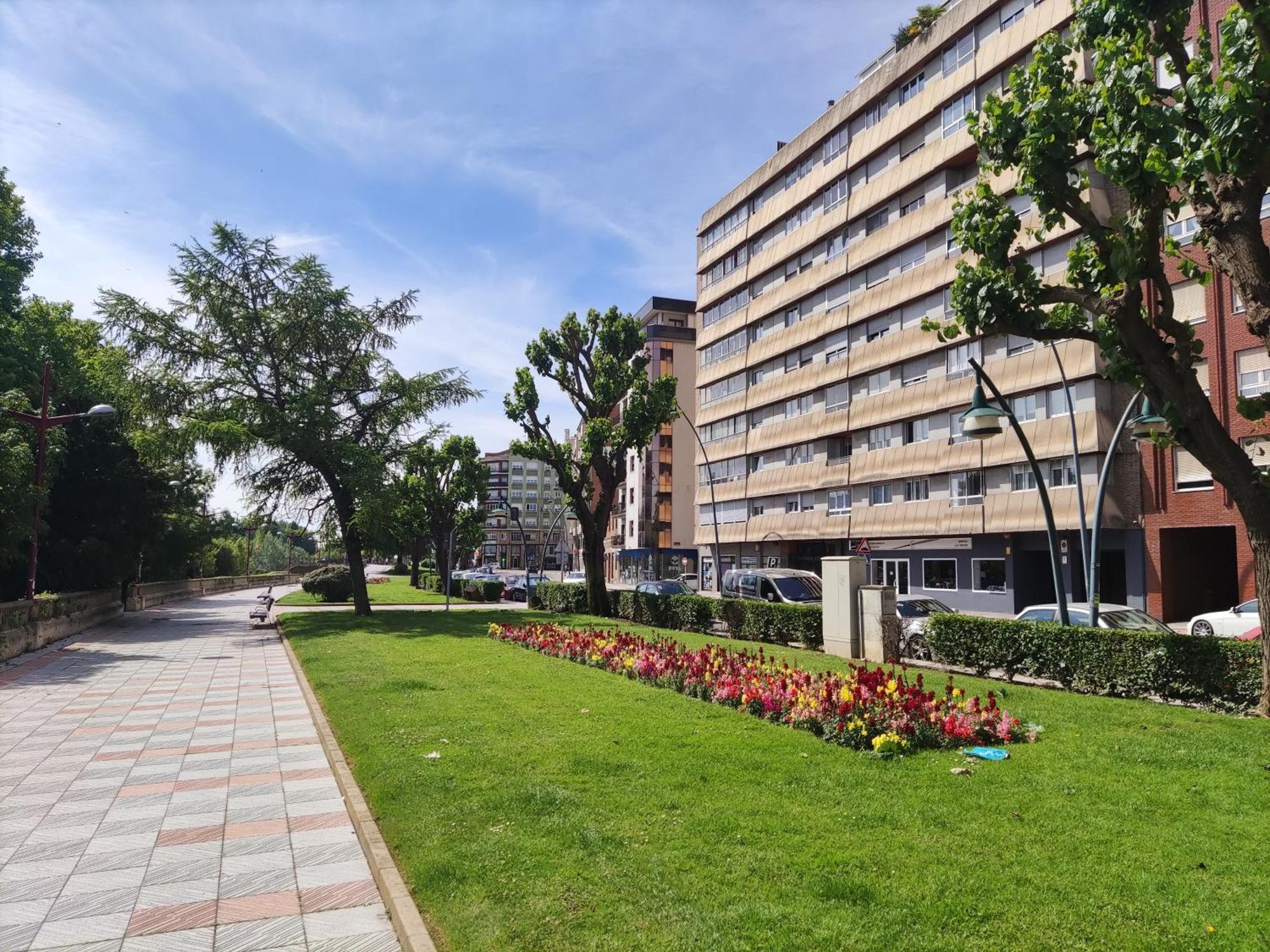 Leon Riverside Flat Kültér fotó